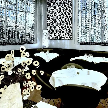 3 10 Corso Bed & Breakfast Milan